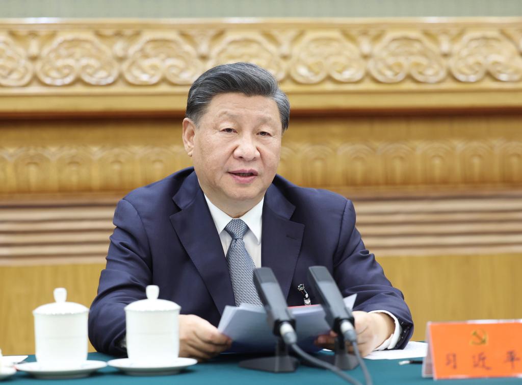 10月15日,中國共產黨第二十次全國代表大會主席團在北京人民大會堂舉行第一次會議。習近平同志出席會議并作重要講話。